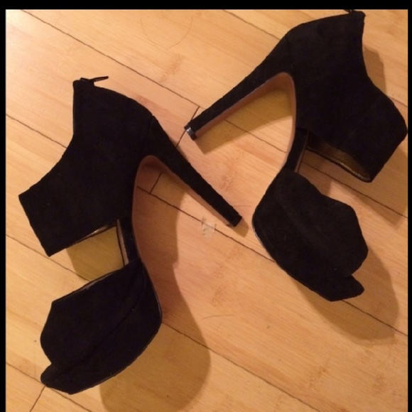 Shoes - Picture 1 of 1